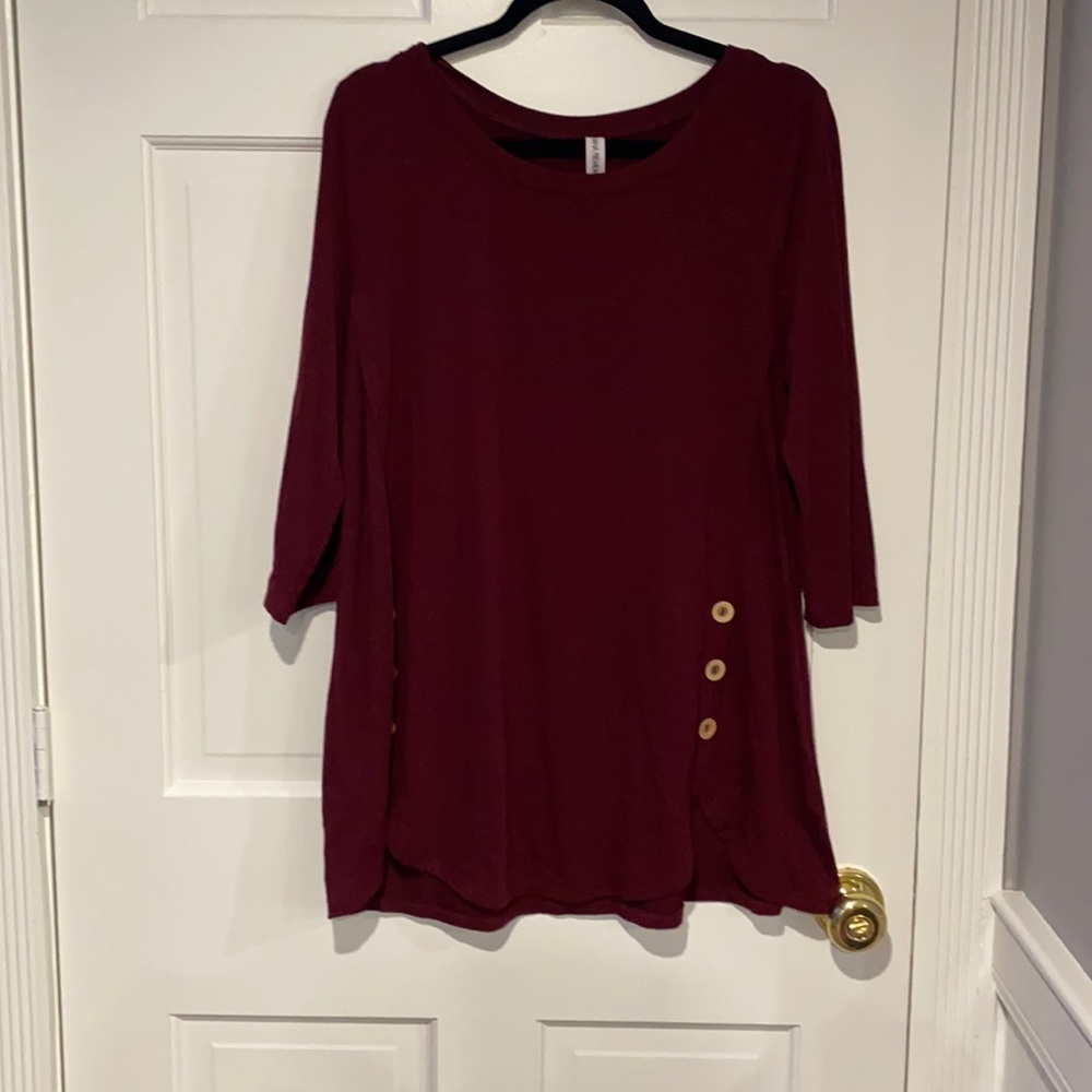 Maroon three-quarter length sleeve tunic